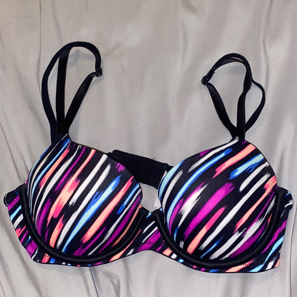 PINK/Victoria’s secret Wear everywhere lightly lined Bra 32B